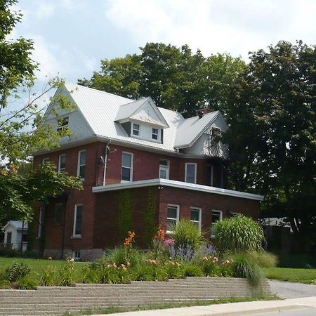Doctor'S House B & B Tara Bagian luar foto