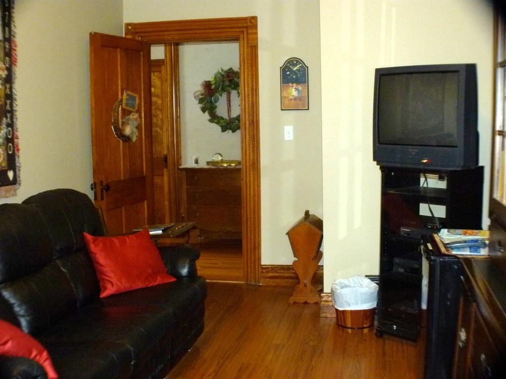Doctor'S House B & B Tara Bagian luar foto
